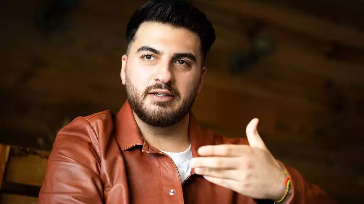 Tahsim Durgun möchte der Generation seiner Eltern eine Stimme geben.  - Bild: Sina Schuldt/dpa