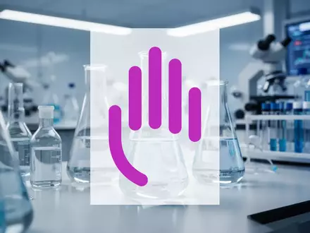 Modernes pharmazeutisches Labor mit wissenschaftlichen Geräten in einer professionellen, atmosphärischen Darstellung. - Foto: über boerse-global.de