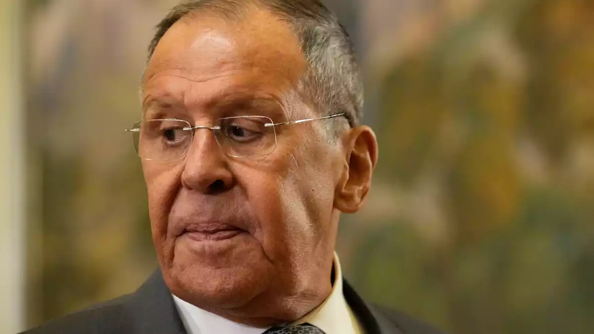 Der russische Außenminister Sergej Lawrow hat die Schließung des Goethe-Instituts in Moskau angekündigt. (Archivbild) - Bild: Alexander Zemlianichenko/Pool AP/AP/dpa