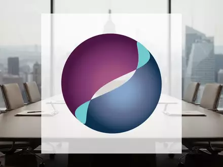 Abstrakte Darstellung eines modernen Sitzungssaals mit Fokus auf geschäftliche Entscheidungsfindung und Marktbeobachtung. - Foto: über boerse-global.de