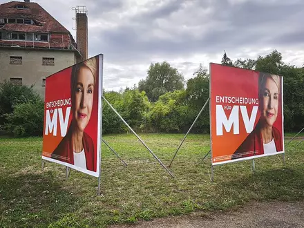 Wahlplakate für die Landtagswahl 2026 mit Manuela Schwesig (Archiv) - Foto: via dts Nachrichtenagentur