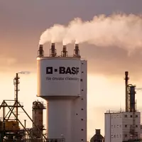 Die BASF betreibt in Ludwigshafen ein großes Chemie-Werk. (Foto:Archiv) - Foto: Uwe Anspach/dpa