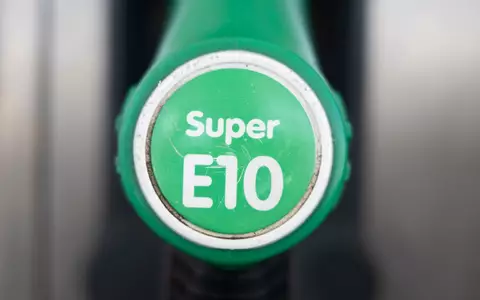 Superbenzin der Sorte E10: Preise steigen auf Rekord. (Archivbild) - Foto: Marijan Murat/dpa