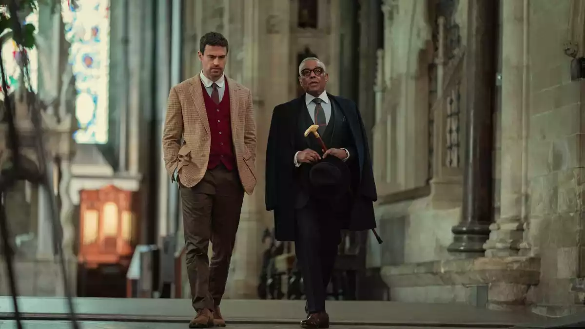 Theo James (l) hier zu sehen als Eddie Horniman und Giancarlo Esposito
als Stanley Johnston. (Handout)  - Bild: Christopher Raphael/Netflix/dpa
