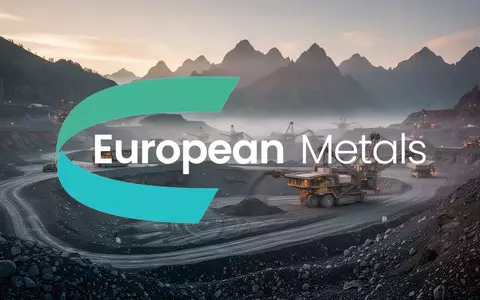 Moderne industrielle Bergbauumgebung in einer bergigen Landschaft bei Sonnenaufgang. - Foto: über boerse-global.de