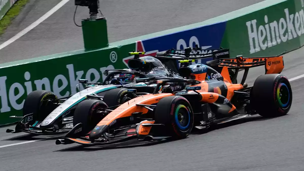 Wird es in der WM noch einmal eng zwischen Kimi Antonelli (l) und Lando Norris? (Archivbild) - Bild: Darko Bandic/AP/dpa
