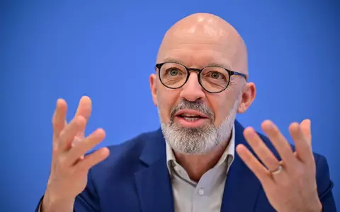Ifo-Chefkonjunkturforscher Timo Wollmershäuser und seine Kollegen haben ihre Wachstumsprognose für die deutsche Wirtschaft überraschend stark erhöht. (Archiv) - Foto: Sebastian Christoph Gollnow/dpa