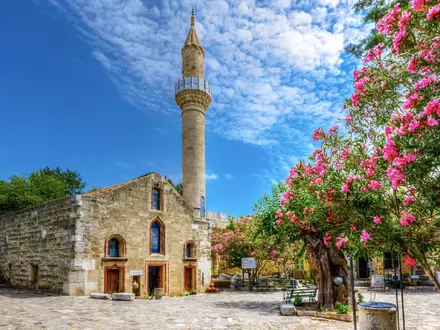 Dorfplatz-Idylle in Bodrum - Foto: TGA über pressetext.de