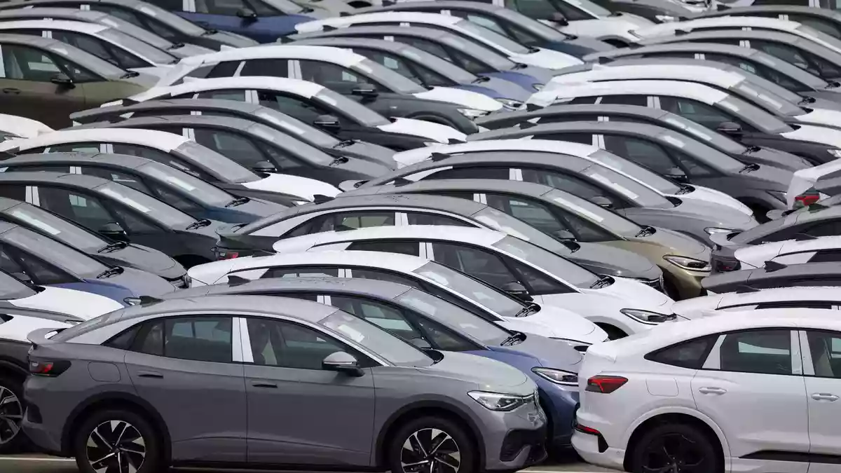 Vor allem neue Elektroautos werden derzeit viel verkauft - Grund dürfte eine Prämie des Bundes sein. (Symbolbild) - Bild: Hendrik Schmidt/dpa