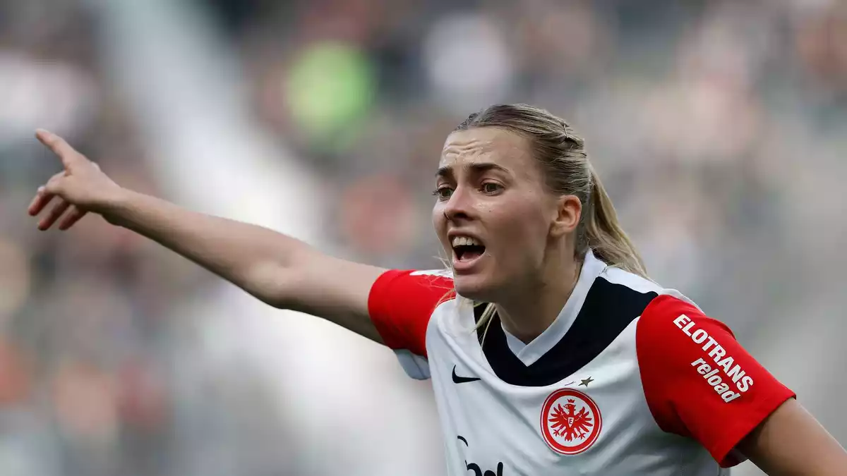 Wieder einmal nicht in der Königsklasse: Eintracht Frankfurt und Spielführerin Laura Freigang. (Archivbild) - Bild: Heiko Becker/dpa