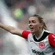 Wieder einmal nicht in der Königsklasse: Eintracht Frankfurt und Spielführerin Laura Freigang. (Archivbild) - Bild: Heiko Becker/dpa