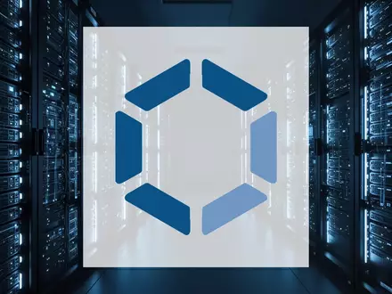 Abstrakte Darstellung einer modernen Serverfarm mit blau beleuchteten Rechenzentrums-Racks in einer professionellen Umgebung. - Foto: über boerse-global.de