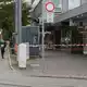 Nach der Explosion in einer Passage eines Geschäftshauses sperrte die Polizei den Bereich für die Spurensuche ab. - Bild: Felix Kirberg/dpa