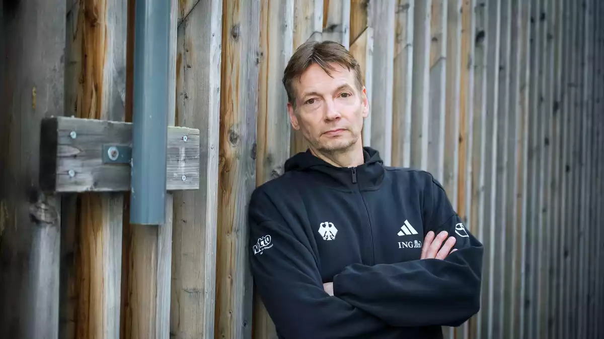 Bundestrainer Olaf Lange versucht vor dem WM-Start die Erwartungen zu dämpfen. - Bild: Soeren Stache/dpa