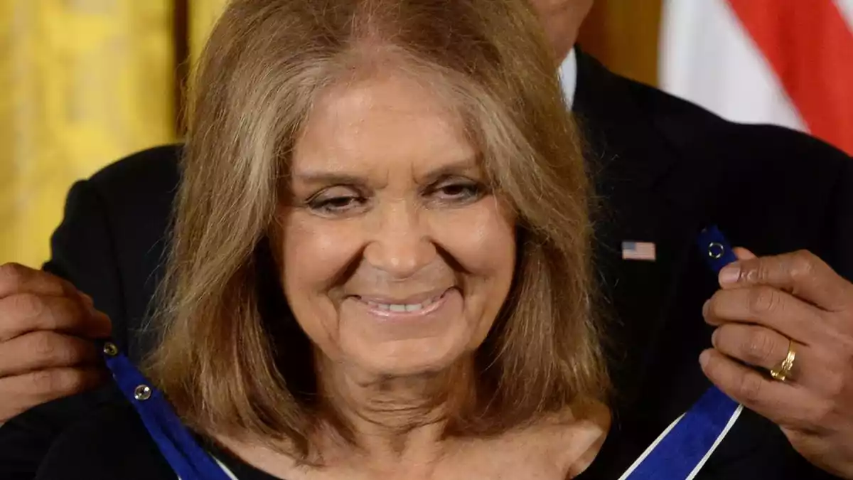 Für ihren jahrzehntelangen Einsatz für Frauen- und Bürgerrechte verlieh ihr der damalige US-Präsident Barack Obama 2013 die Presidential Medal of Freedom, die höchste zivile Auszeichnung der Vereinigten Staaten. - Bild: picture alliance / dpa