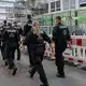 Nicht nur die Attacken auf die Stromversorgung und die Bahn häufen sich, auch Rüstungsunternehmen müssen sich zunehmend Gedanken um ihre Sicherheitsvorkehrungen machen.  - Bild: Peter Kneffel/dpa