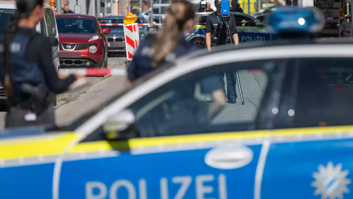 Das Landeskriminalamt ermittelt wegen eines politischen Hintergrunds.  - Bild: Peter Kneffel/dpa