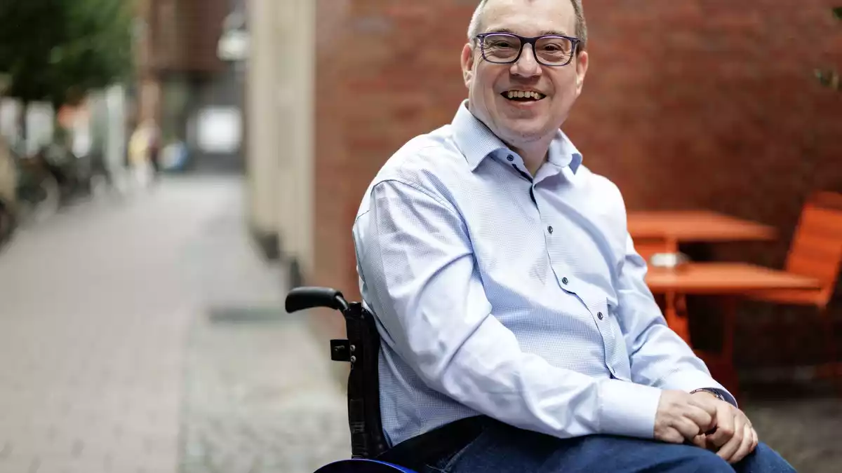 Jürgen Linnemann klagt vor dem Arbeitsgericht in Münster auf Zahlung des Mindestlohns für seine Arbeit in einer Werkstatt für Behinderte.  - Bild: David Ebener/dpa