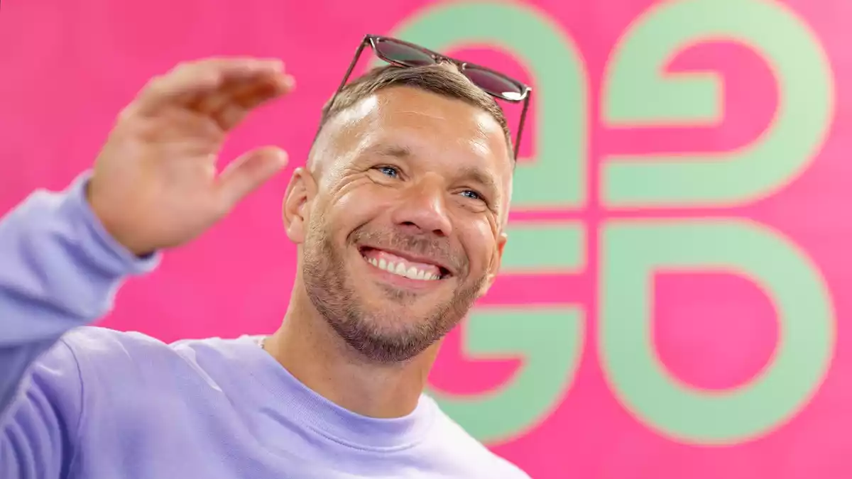Lukas Podolski ist Mitorganisator des Glücksgefühle-Festivals. (Archivbild) - Bild: Uwe Anspach/dpa
