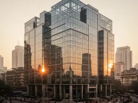Ein modernes Bürogebäude im Finanzviertel von Mumbai während des Sonnenuntergangs. - Foto: über boerse-global.de