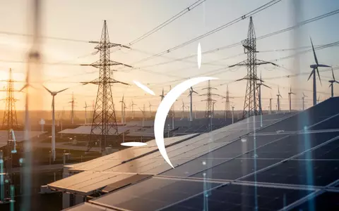 Moderne Energieinfrastruktur bei Sonnenuntergang als Symbol für wachsende Margen im Versorgungssektor. - Foto: über boerse-global.de
