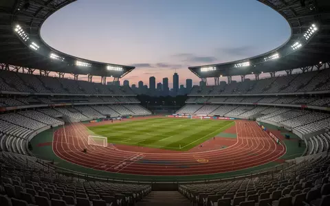 Ein leeres, modern beleuchtetes Olympiastadion in der Abenddämmerung mit Blick auf die Laufbahn und das Spielfeld. - Foto: über boerse-global.de
