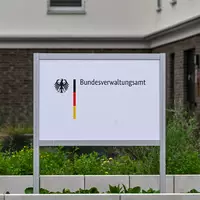 Das Bundesverwaltungsamt. Hier eine Außenstelle in Brandenburg. (Archivbild) - Foto: Jens Kalaene/dpa