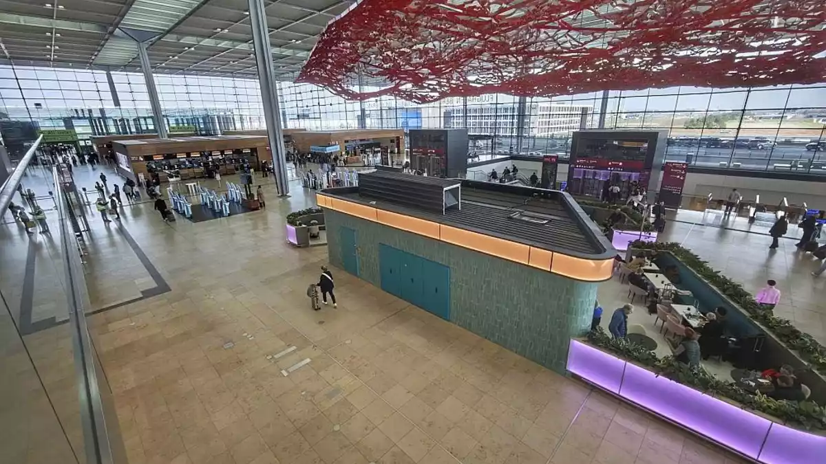 Terminal 1 am Flughafen BER wegen Gefahrgut-Alarm geräumt