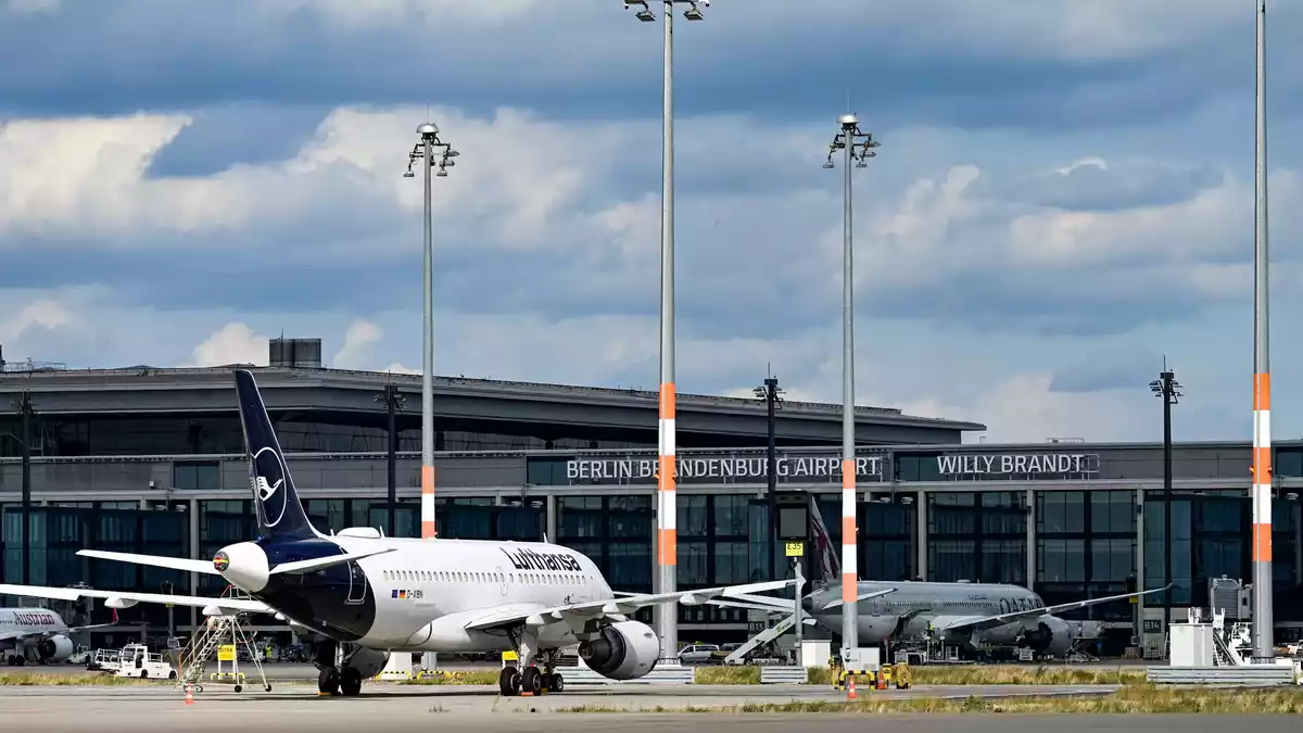 Der Terminal 1 ist evakuiert worden. (Archivbild) - Bild: Jens Kalaene/dpa