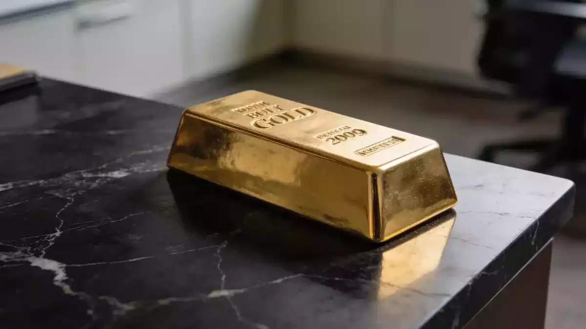 Gold Rebounds Above $4,400 as Rate Cut Bets Rise