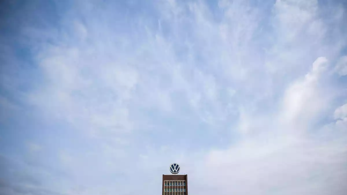 Bei VW ist die Entscheidung über ein Sparpaket gefallen. (Archivbild) - Bild: Julian Stratenschulte/dpa