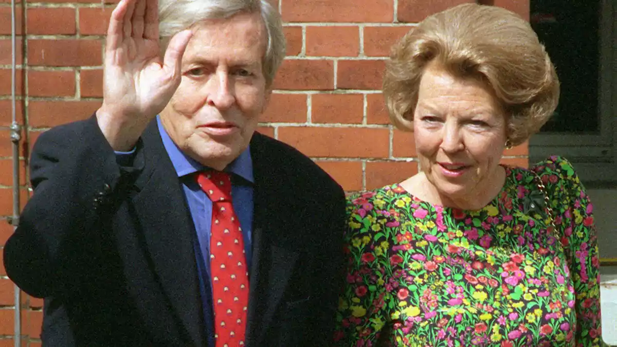 Königin Beatrix der Niederlande und ihr Mann, Prinz Claus, im Jahr 1998. (Archivbild) - Bild: picture alliance / dpa