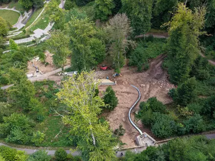 Zwei neue Rutschen im Stadtgarten Calw verbinden künftig den Park mit der Innenstadt. - Foto: Enrique Kaczor/dpa