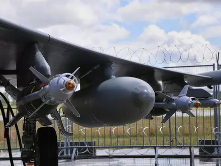 Bewaffnung unter einem Kampfjet (Archiv) - Foto: via dts Nachrichtenagentur