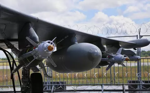 Bewaffnung unter einem Kampfjet (Archiv) - Foto: via dts Nachrichtenagentur