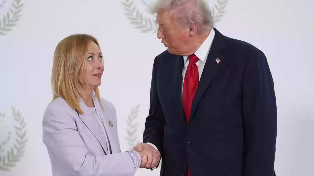 Das einst enge Verhältnis mit US-Präsident Trump bekam einen herben Dämpfer. (Archivbild) - Bild: Evan Vucci/AP Pool/AP/dpa
