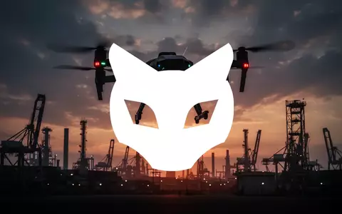 Silhouette einer Militärdrohne vor einem dramatischen Sonnenuntergang über einer Industrielandschaft. - Foto: über boerse-global.de