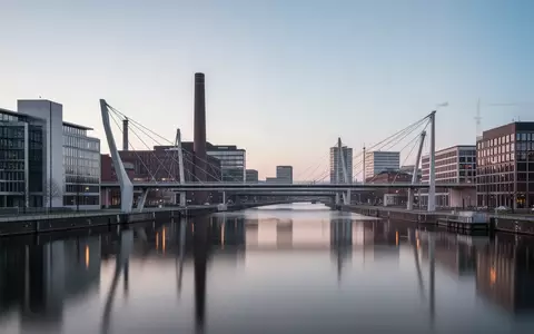 Dortmunder Stadtlandschaft mit industrieller Architektur und Infrastruktur bei Dämmerung. - Foto: über boerse-global.de