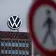 Bei VW stehen große Umbauten an. - Bild: Moritz Frankenberg/dpa