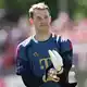 Abschiedstour durch die Bundesliga-Stadien: Manuel Neuer hat sein Karriere-Ende im Sommer 2027 angekündigt.   - Bild: Angelika Warmuth/dpa