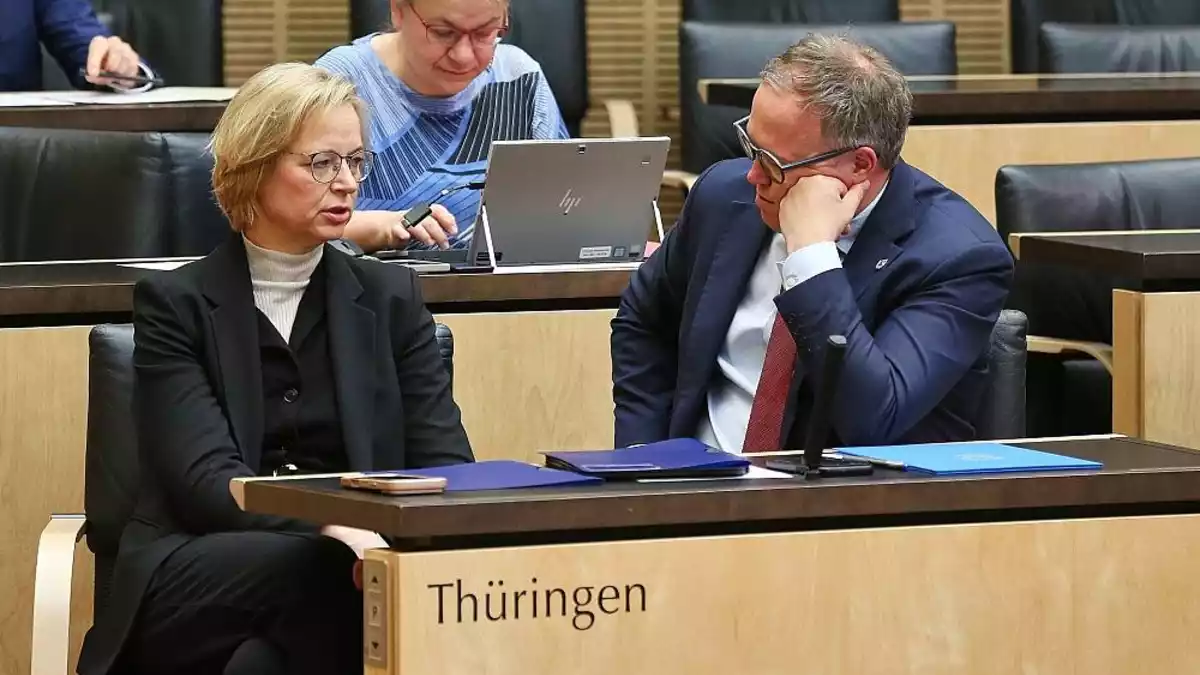 Voigt will mit BSW-Abtrünnigen weiterregieren