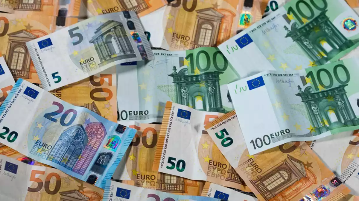 Der Haushaltsentwurf für 2027 sieht Ausgaben von 555,4 Milliarden Euro vor - mit eine Nettokreditaufnahme von 118,7 Milliarden Euro. (Symbolbild) - Bild: Jens Büttner/dpa-Zentralbild/dpa