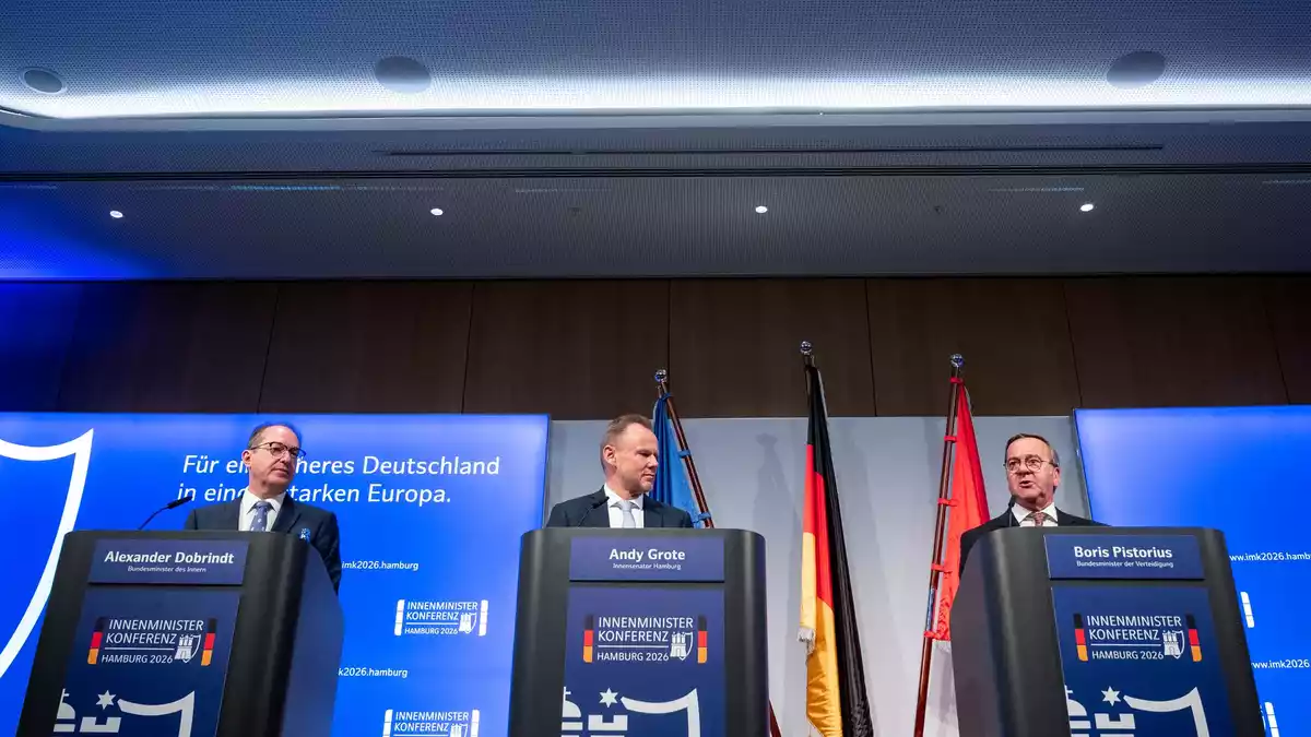 Was Firmen oder Sicherheitsfirmen mit Spezialfähigkeiten künftig erlaubt sein soll, um wichtige Einrichtungen zu schützen, werde aktuell innerhalb der Bundesregierung und mit den Ländern besprochen, heißt es aus dem Bundesinnenministerium. (Archivbild) - Bild: Daniel Bockwoldt/dpa