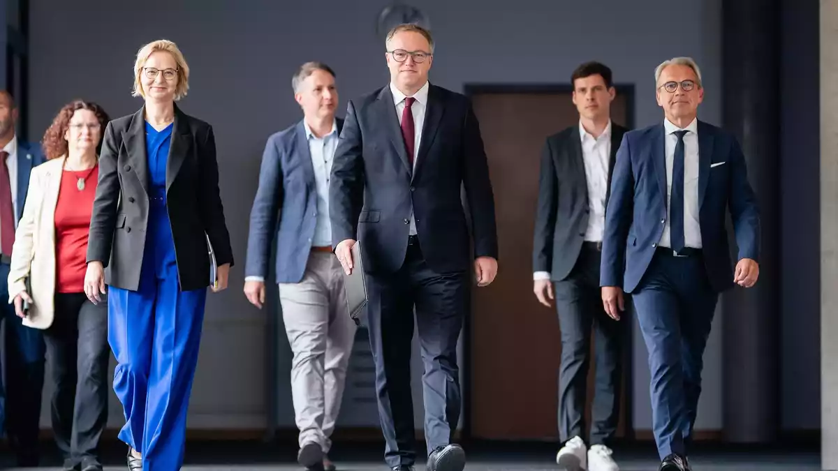 Die Regierung in Thüringen will trotz der Krise beim BSW weitermachen. - Bild: Jacob Schröter/dpa