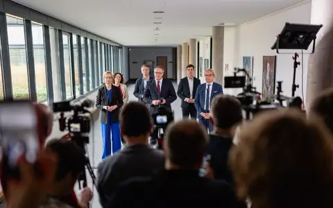Die Thüringer Landesregierung um Ministerpräsident Mario Voigt (CDU) will weitermachen - wie genau, das ist offen. - Foto: Jacob Schröter/dpa