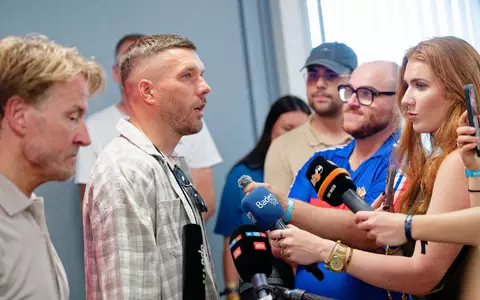 Podolski warnte arnte Kritiker auch deutlich vor weiteren Beleidigungen. - Foto: Uwe Anspach/dpa