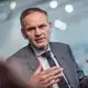 VW-Chef Blume hat nun ein Mandat, den Konzern grundlegend umzukrempeln. (Archivbild - Bild: Michael Kappeler/dpa