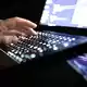 Cyberkriminelle haben bei einem Hackerangriff Zehntausende von Daten der Berliner Verwaltung erbeutet. (Symbolbild)   - Bild: Philip Dulian/dpa
