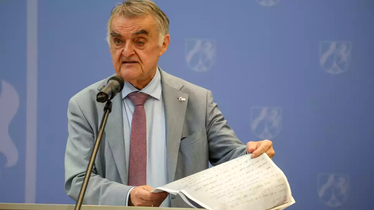 Laut NRW-Innenminister Herbert Reul hat die Polizei den Wagen des Sabotage-Verdächtigen gestürmt. - Bild: Christoph Reichwein/dpa