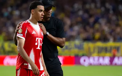 Vor Rückkehr in Bayern-Kader: Bayern-Jungstar Jamal Musiala (l. mit Trainer Vincent Kompany. (Archivbild)  - Foto: Sven Hoppe/dpa